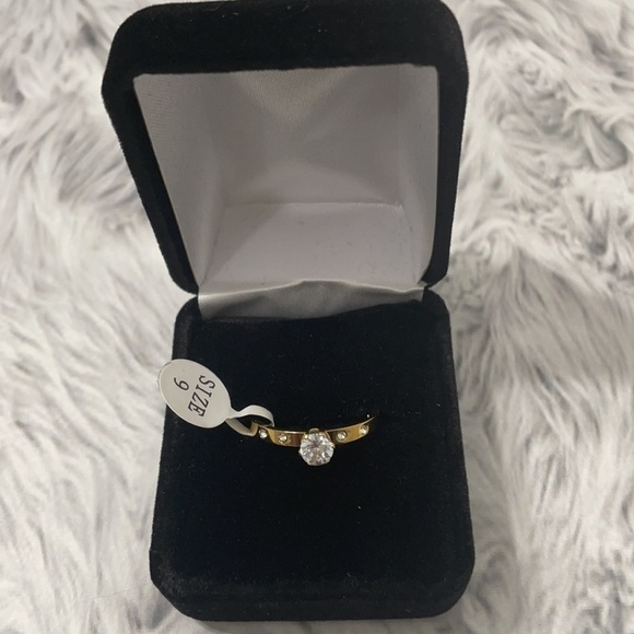 ✨💍Dainty Round Zirconia Rhinestone Engagement Ring 💍✨ - Picture 14 of 16